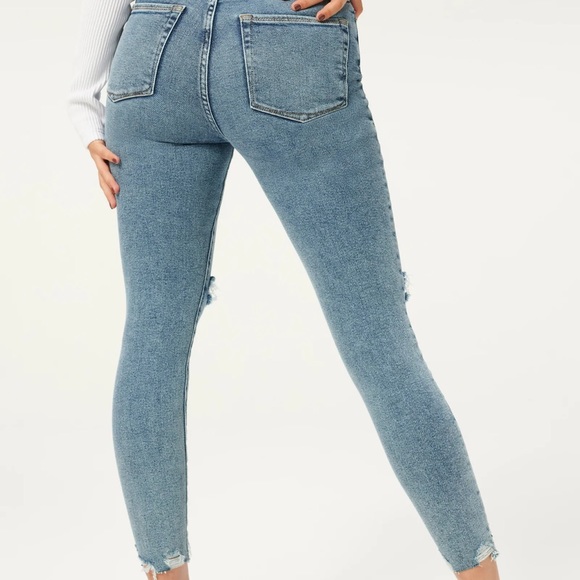 Good American good waist crop chew hem jeans - Picture 4 of 6